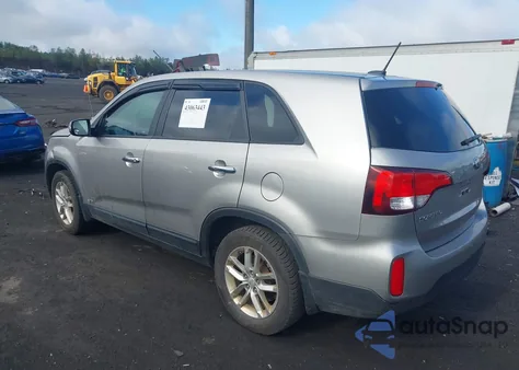 2015 Kia Sorento Lx z USA, uszkodzony, nr VIN 5XYKTCA61FG607757
